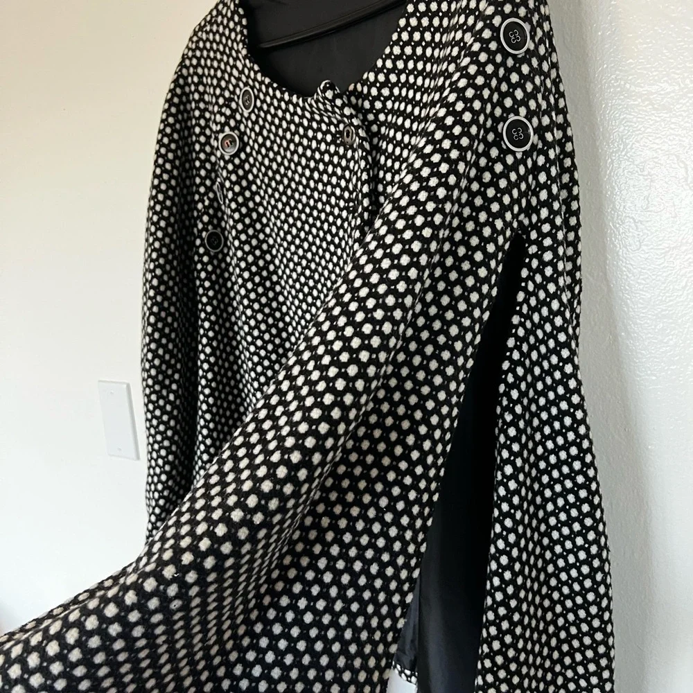 Poncho - Picture 6 of 6